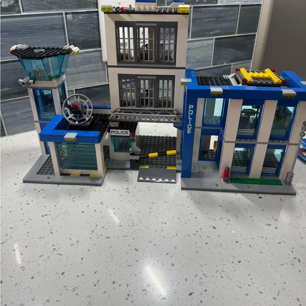 60047 LEGO City Police Station - Picture 8 of 16